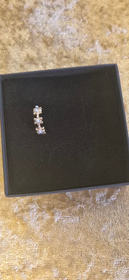 Ängsblom Earcuff