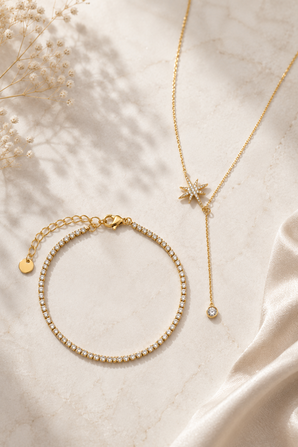 Nordic Glow Set Guld – tennisarmband och stjärnhalsband i guld på siden